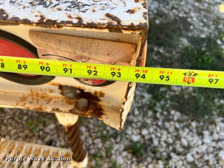 image for item DQ2236 2005 GMC C5500  bucket truck