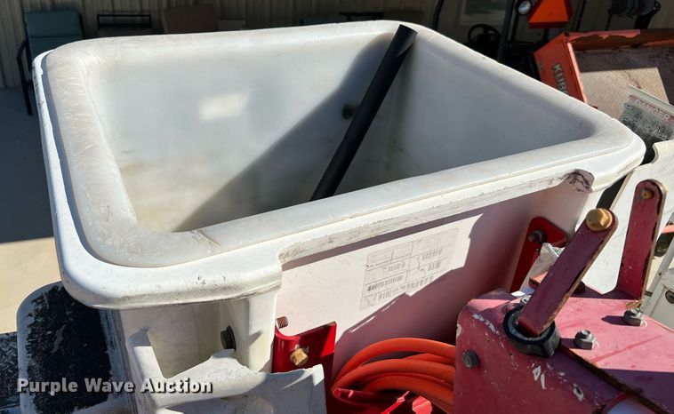 image for item DQ2236 2005 GMC C5500  bucket truck