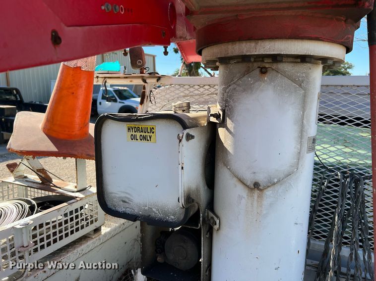 image for item DQ2236 2005 GMC C5500  bucket truck