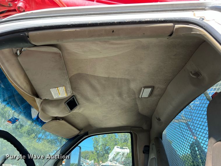 image for item DQ2236 2005 GMC C5500  bucket truck