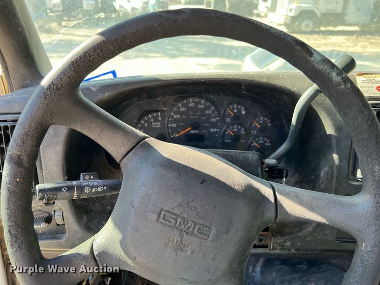 image for item DQ2236 2005 GMC C5500  bucket truck