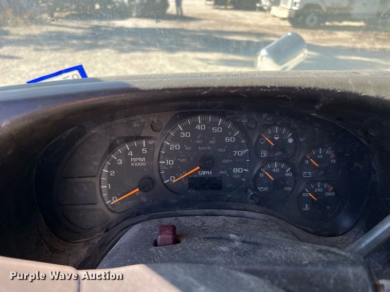 image for item DQ2236 2005 GMC C5500  bucket truck