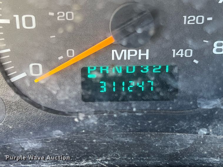 image for item DQ2236 2005 GMC C5500  bucket truck