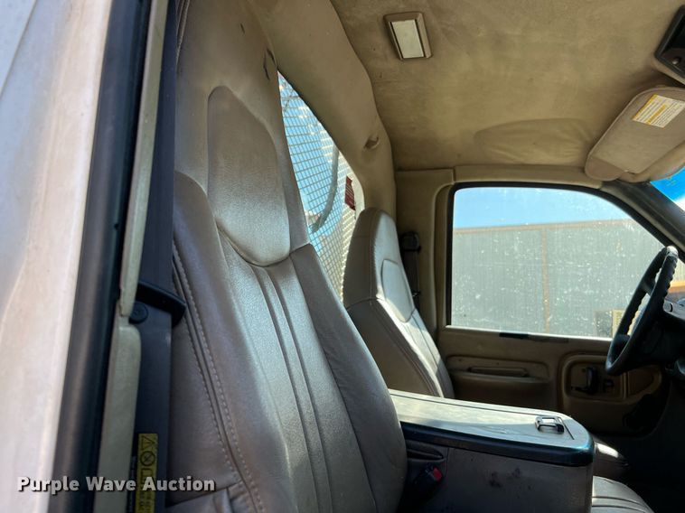 image for item DQ2236 2005 GMC C5500  bucket truck