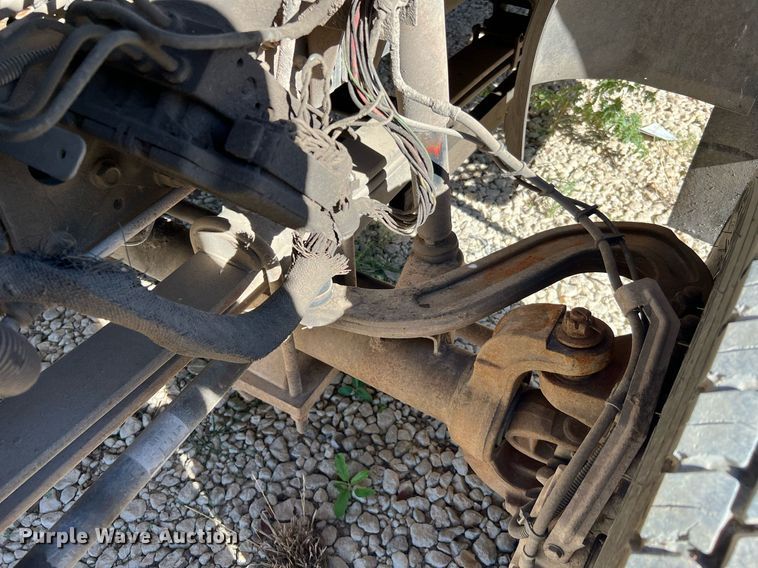 image for item DQ2236 2005 GMC C5500  bucket truck