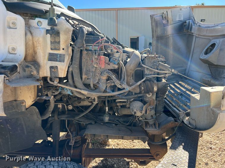 image for item DQ2236 2005 GMC C5500  bucket truck