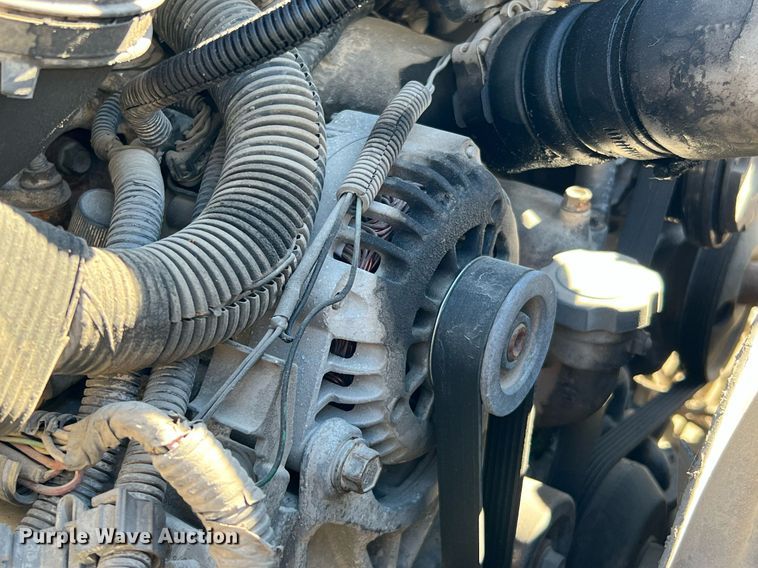 image for item DQ2236 2005 GMC C5500  bucket truck