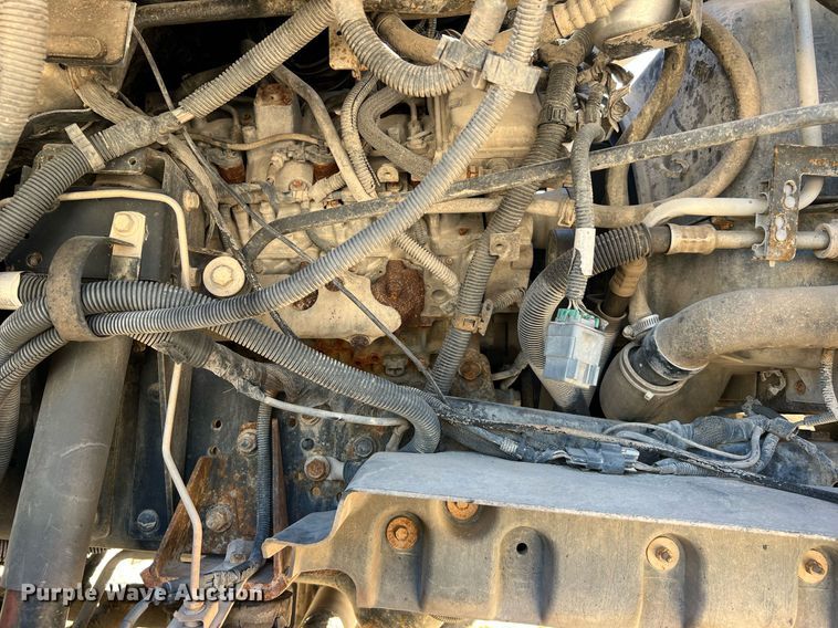 image for item DQ2236 2005 GMC C5500  bucket truck