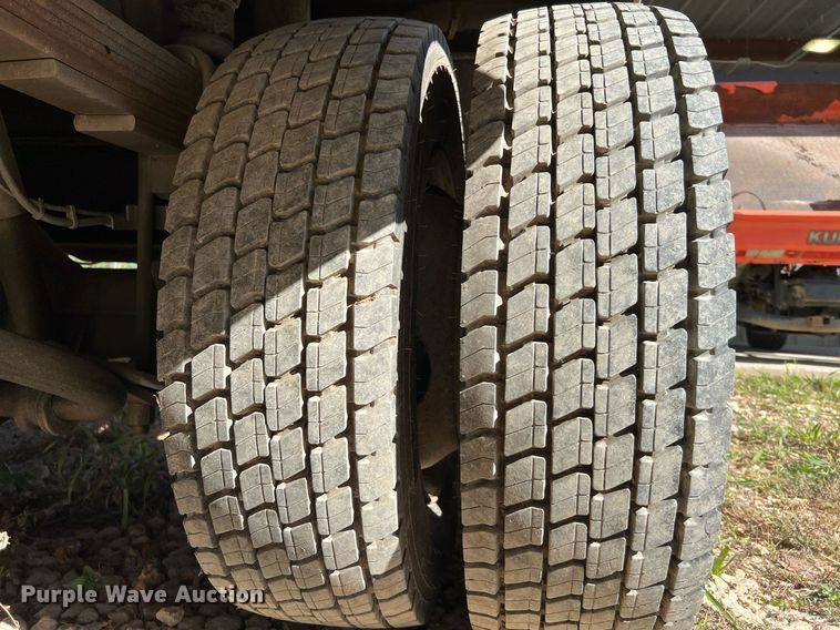 image for item DQ2236 2005 GMC C5500  bucket truck