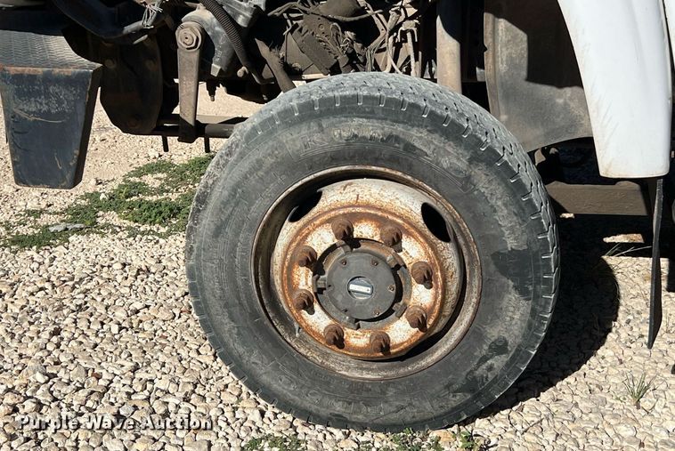 image for item DQ2236 2005 GMC C5500  bucket truck