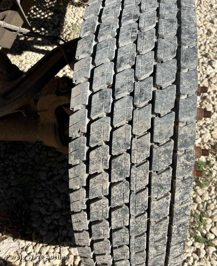 image for item DQ2236 2005 GMC C5500  bucket truck