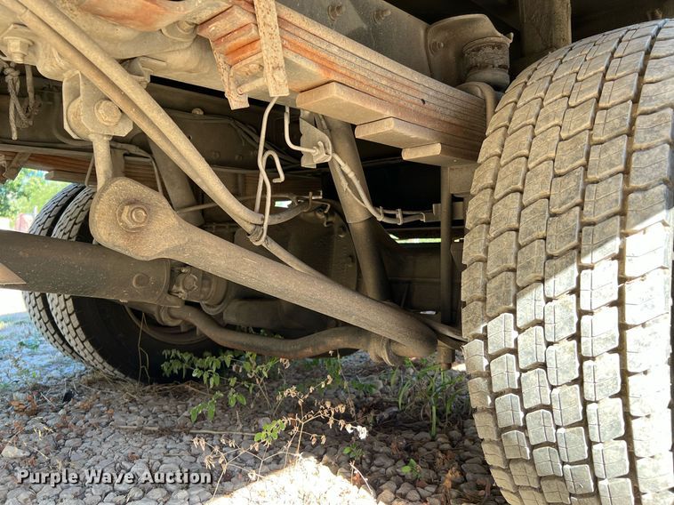 image for item DQ2236 2005 GMC C5500  bucket truck