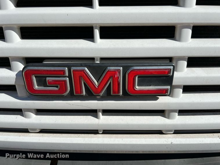 image for item DQ2236 2005 GMC C5500  bucket truck