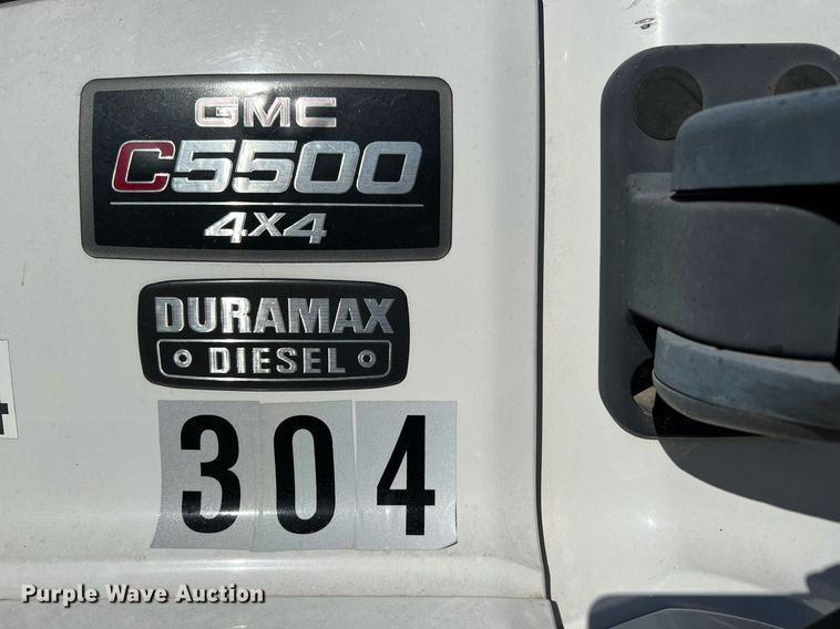 image for item DQ2236 2005 GMC C5500  bucket truck