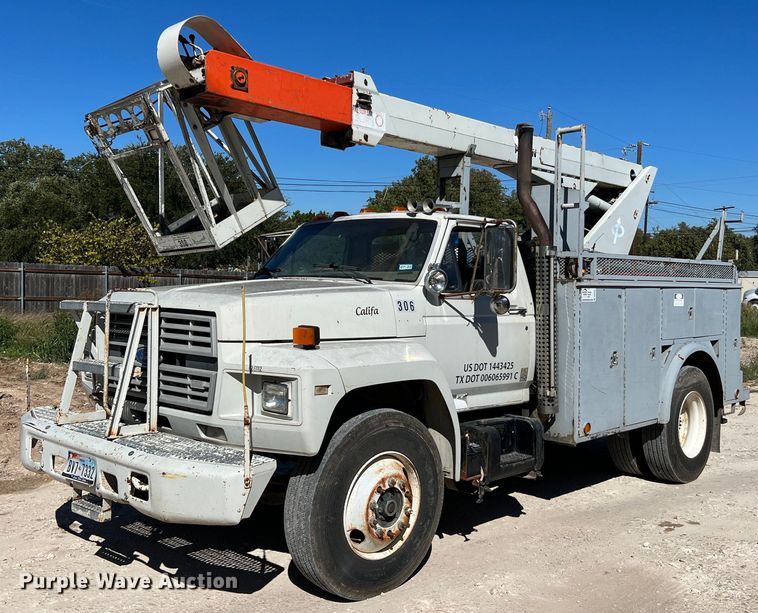 image for item DQ2237 1986 Ford F7000  bucket truck