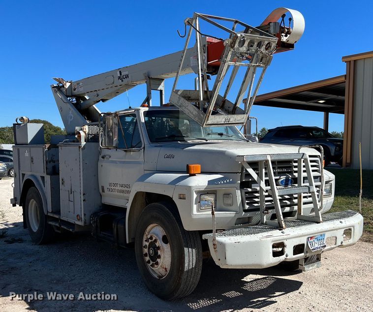 image for item DQ2237 1986 Ford F7000  bucket truck