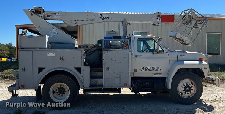 image for item DQ2237 1986 Ford F7000  bucket truck
