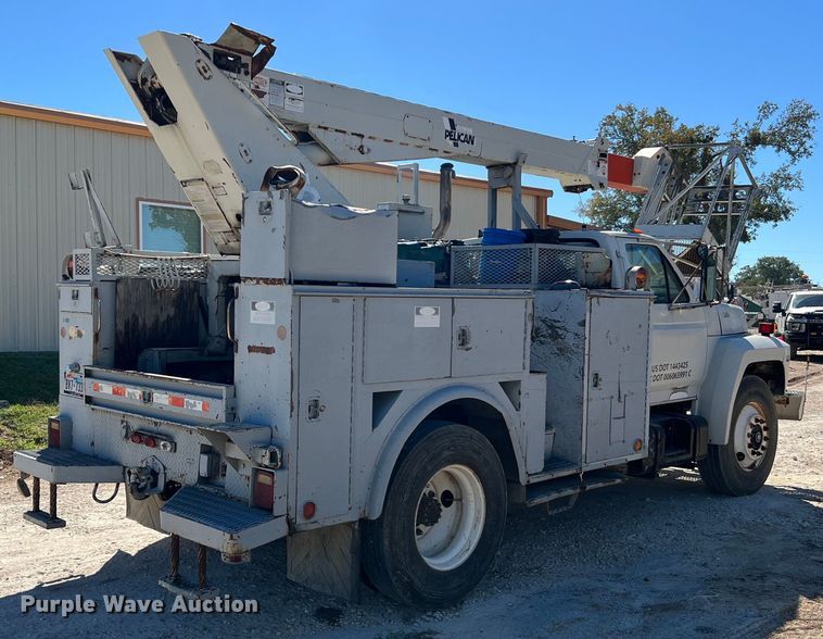image for item DQ2237 1986 Ford F7000  bucket truck