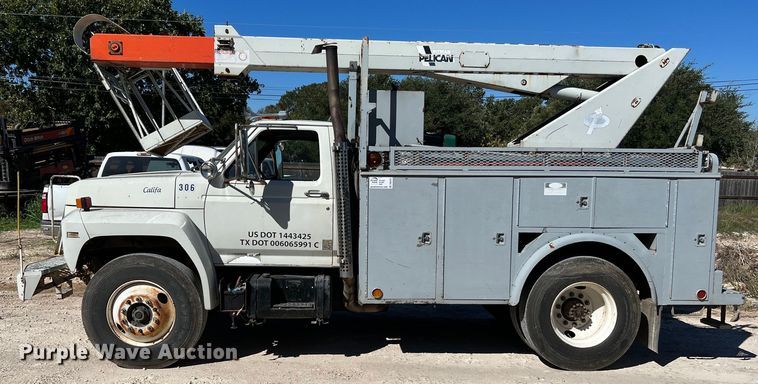 image for item DQ2237 1986 Ford F7000  bucket truck