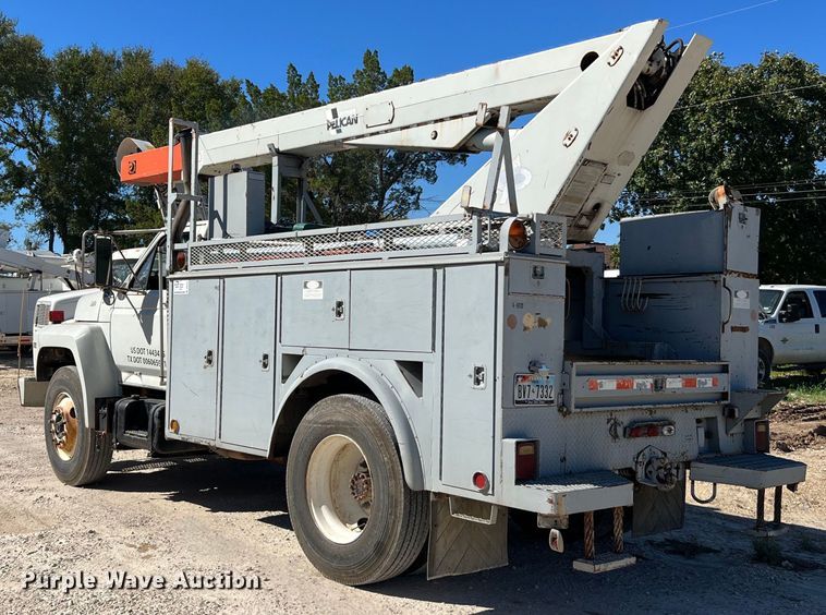 image for item DQ2237 1986 Ford F7000  bucket truck