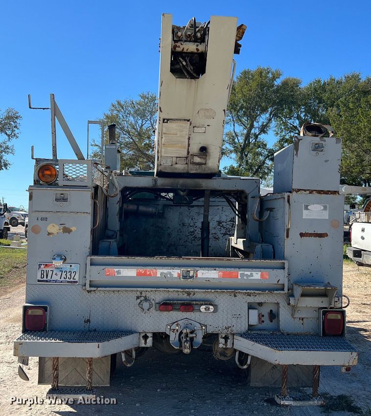 image for item DQ2237 1986 Ford F7000  bucket truck