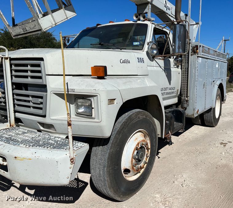 image for item DQ2237 1986 Ford F7000  bucket truck