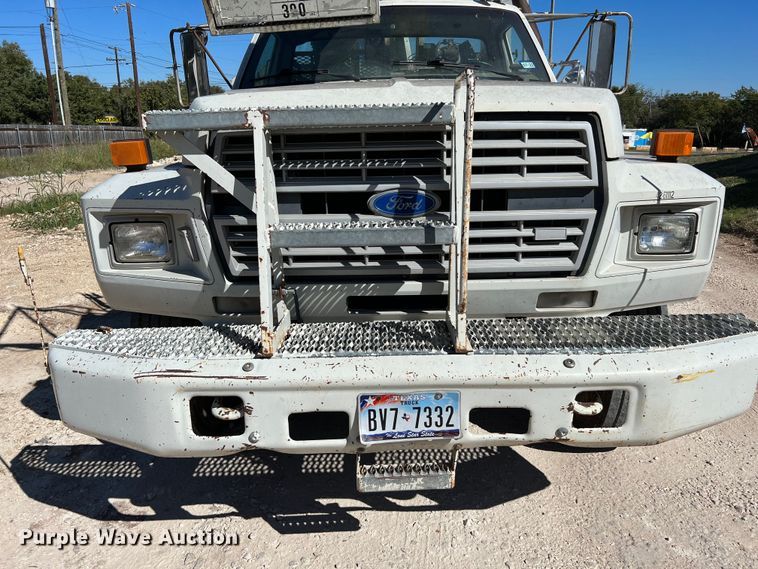 image for item DQ2237 1986 Ford F7000  bucket truck