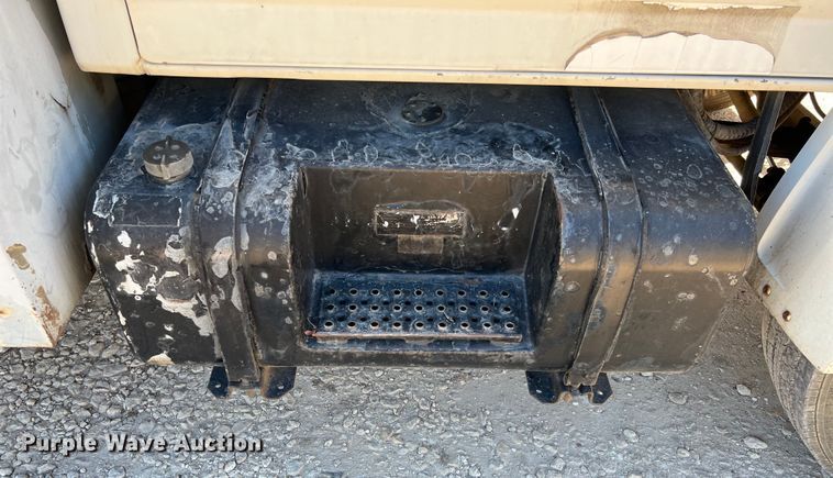 image for item DQ2237 1986 Ford F7000  bucket truck