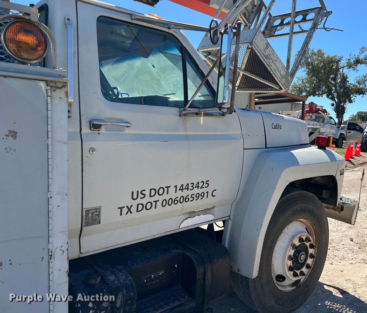 image for item DQ2237 1986 Ford F7000  bucket truck