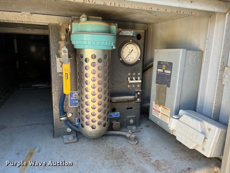 image for item DQ2237 1986 Ford F7000  bucket truck