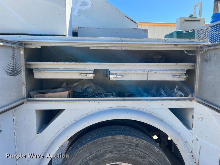 image for item DQ2237 1986 Ford F7000  bucket truck