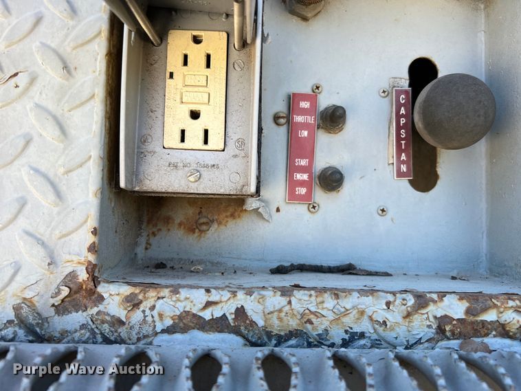 image for item DQ2237 1986 Ford F7000  bucket truck