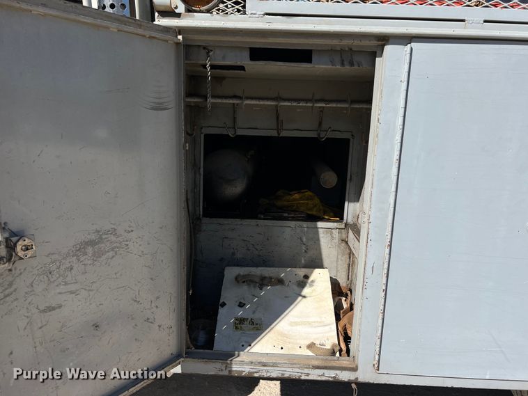 image for item DQ2237 1986 Ford F7000  bucket truck