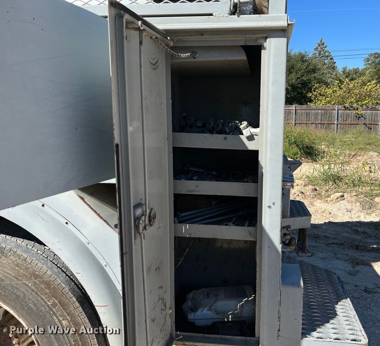 image for item DQ2237 1986 Ford F7000  bucket truck