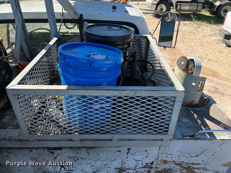 image for item DQ2237 1986 Ford F7000  bucket truck