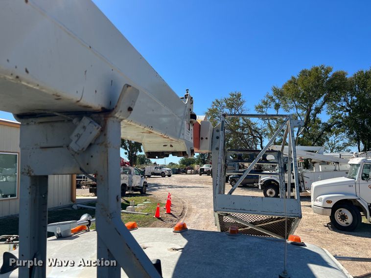 image for item DQ2237 1986 Ford F7000  bucket truck