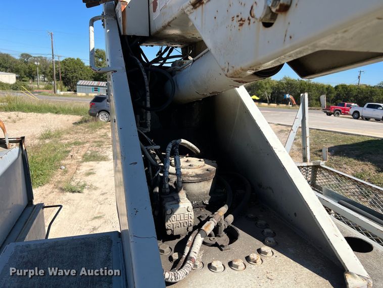 image for item DQ2237 1986 Ford F7000  bucket truck