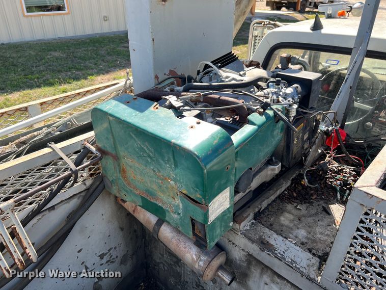 image for item DQ2237 1986 Ford F7000  bucket truck