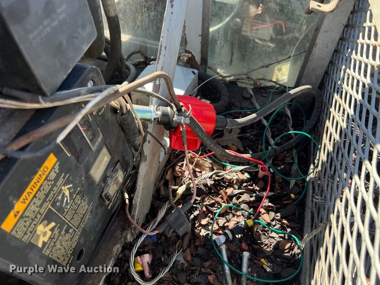 image for item DQ2237 1986 Ford F7000  bucket truck