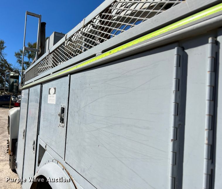 image for item DQ2237 1986 Ford F7000  bucket truck