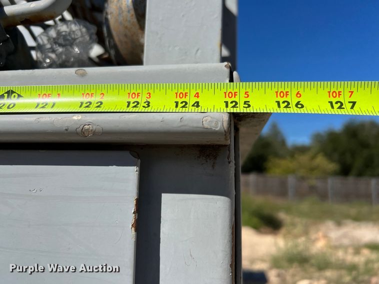 image for item DQ2237 1986 Ford F7000  bucket truck