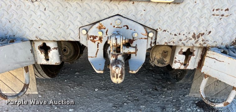 image for item DQ2237 1986 Ford F7000  bucket truck