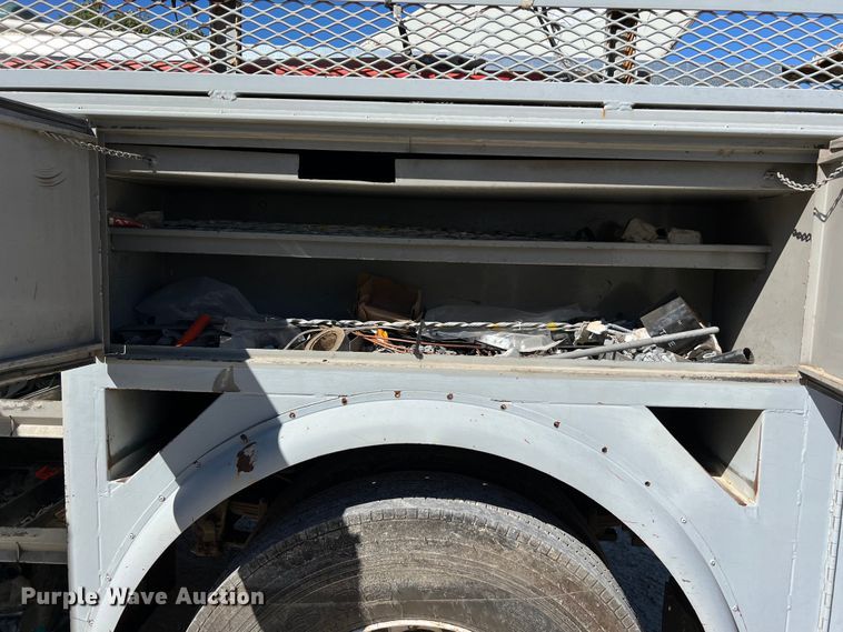 image for item DQ2237 1986 Ford F7000  bucket truck