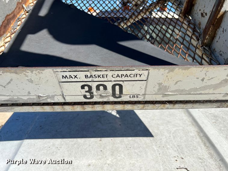 image for item DQ2237 1986 Ford F7000  bucket truck