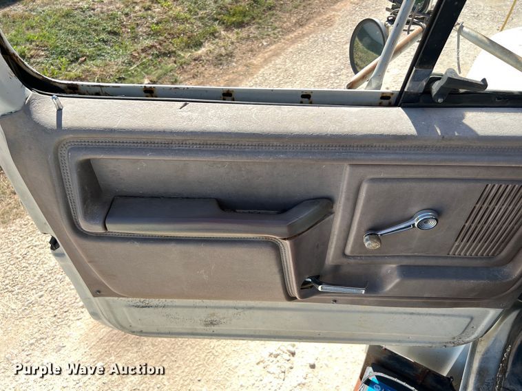 image for item DQ2237 1986 Ford F7000  bucket truck