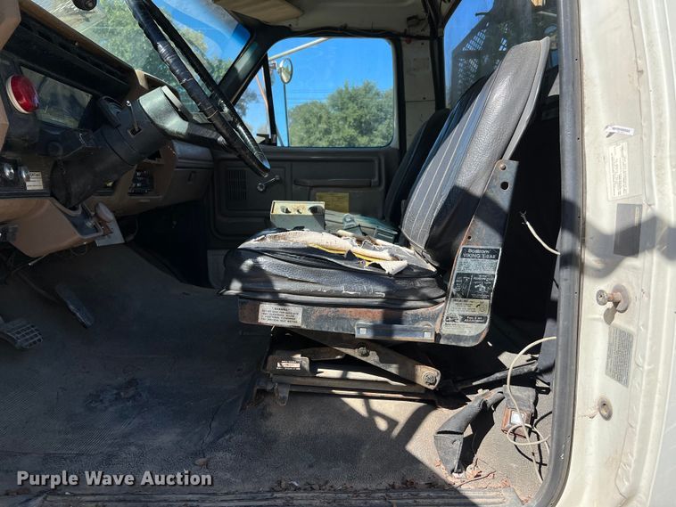 image for item DQ2237 1986 Ford F7000  bucket truck