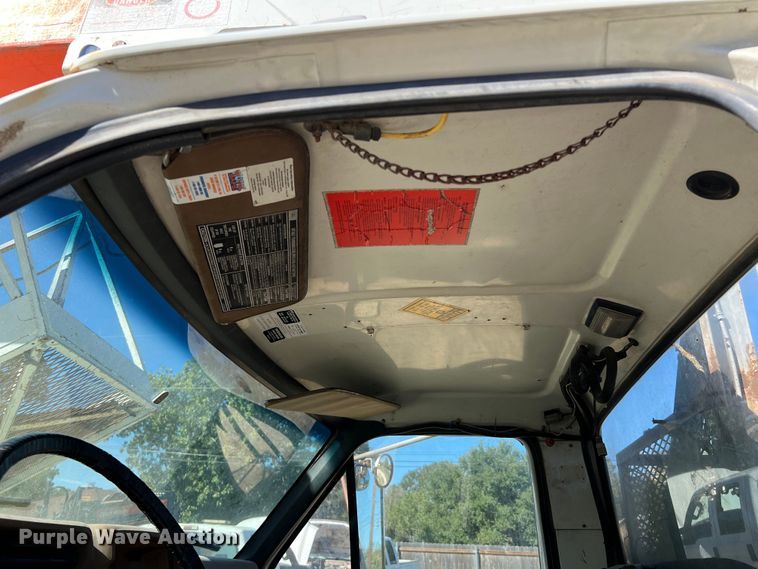 image for item DQ2237 1986 Ford F7000  bucket truck