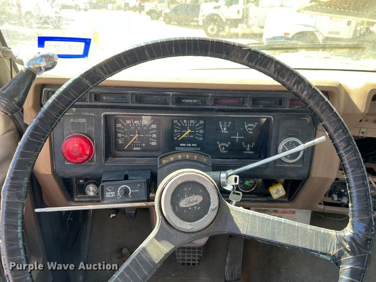 image for item DQ2237 1986 Ford F7000  bucket truck