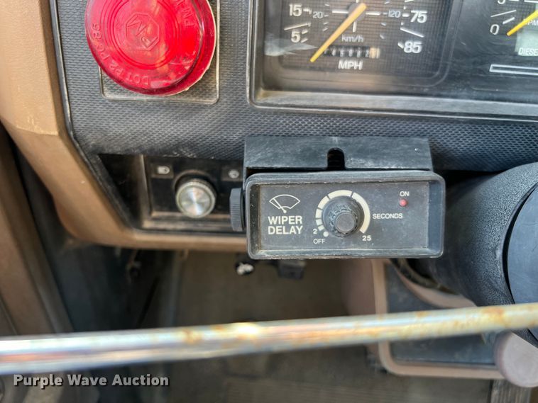 image for item DQ2237 1986 Ford F7000  bucket truck