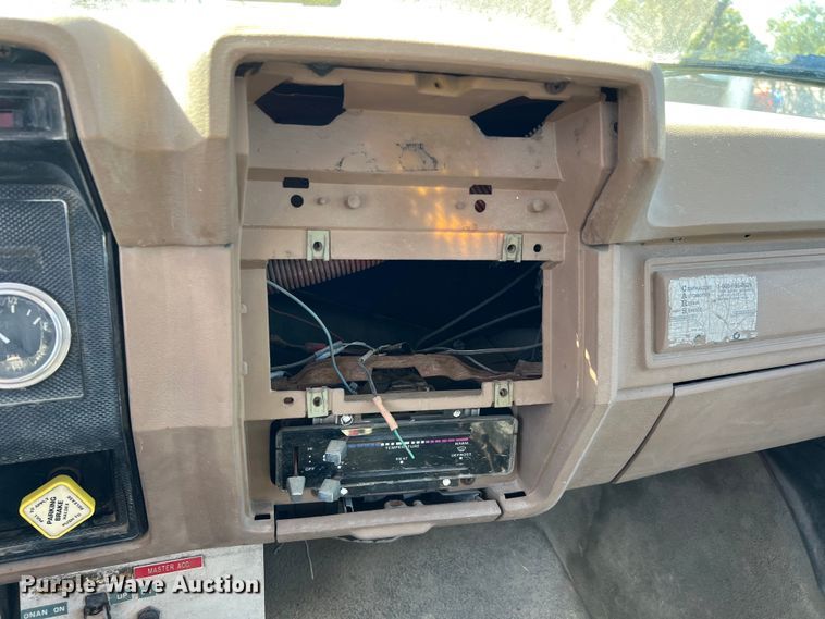 image for item DQ2237 1986 Ford F7000  bucket truck